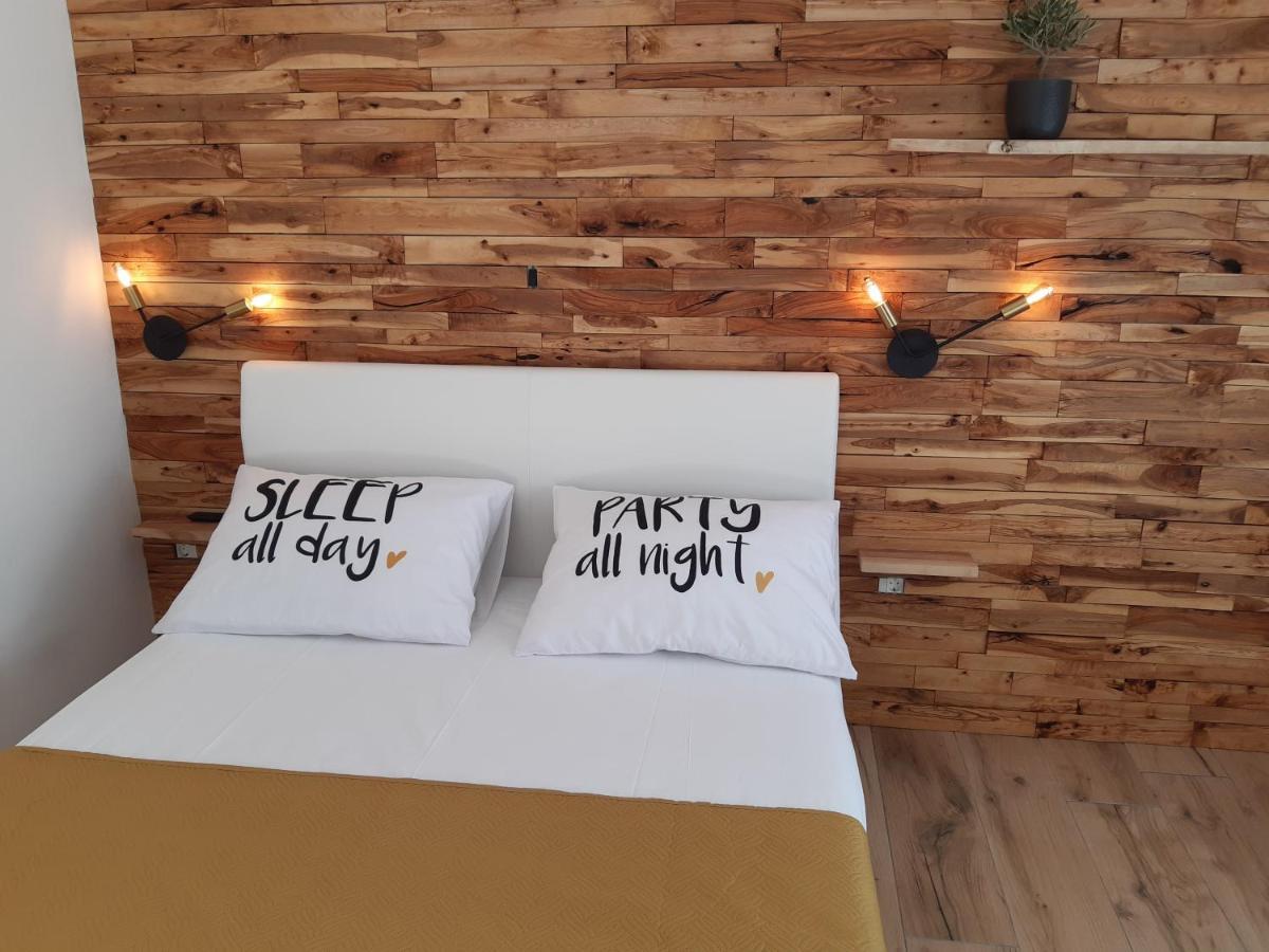 Little Olive Tree House Apartment ซาลี ภายนอก รูปภาพ